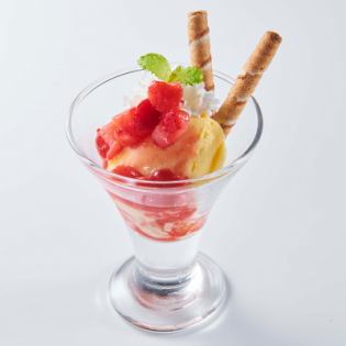 Mini strawberry parfait