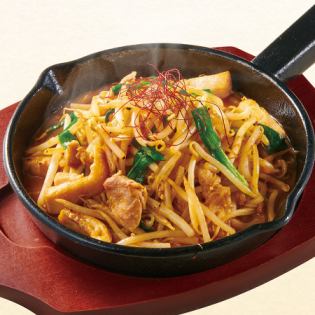 用味噌炒雞肉和大量豆芽
