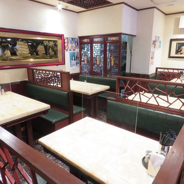 ≪1F≫馬車道や関内駅近くで長年愛される、中華料理の人気店！1Fにはテーブル席を多数ご用意しております。感染症対策として、各席にパーティションを設けております。