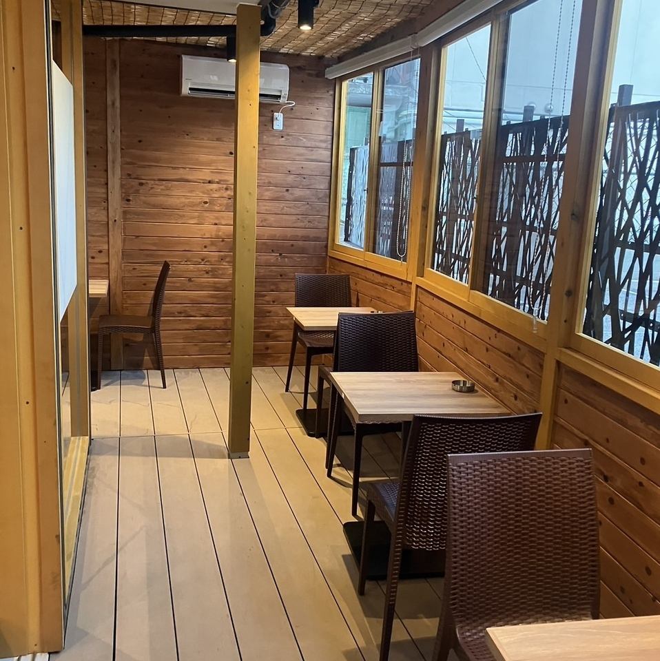 内装がおしゃれな店内で料理をご堪能下さい！