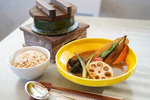 [Grand menu] Vegetable soup curry (with or without black truffle aroma)