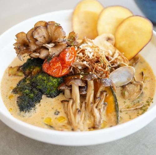 【季節のスープカレー】秋彩きのこのポタージュスープカレー