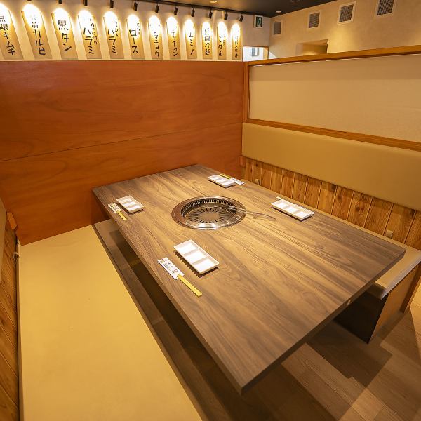 当店は、ご来店いただくお客様へのおもてなしのひとつして、一組様に中落ち一本カルビが必ず付いてくるサービスを実施しております！まずは、当店の黒毛和牛を使用した焼肉の美味しさを充分知っていただいてから、当店自慢の各種焼肉をご注文して下さい。お手頃価格で美味しい黒毛和牛の焼肉を心ゆくまでご堪能下さい！