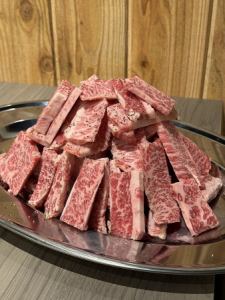 1kg！黒毛カルビタワー