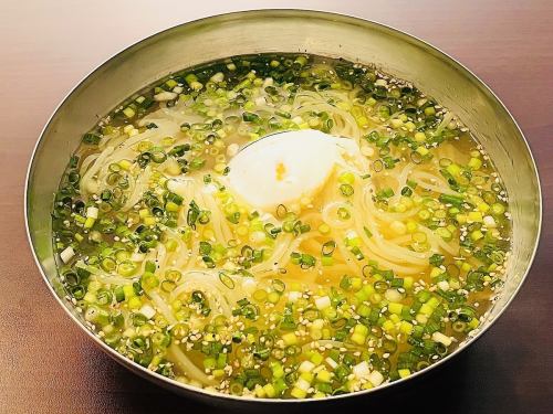 Cold noodles with green onions and egg