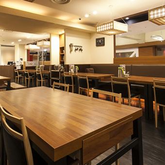 There are 8 tables for 4 people.Please drop in with your friends and family while shopping ♪