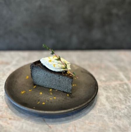 黒ごまチーズケーキ