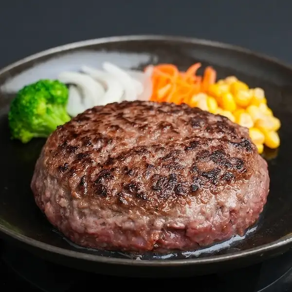 東京メトログルメランキング肉部門第一位《とろけるハンバーグ》は、驚くほどに超エアリーな食感です！
