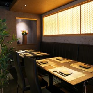 It is a table seat that can accommodate from 2 people to a maximum of 12 people.If you want to enjoy Kyushu cuisine, please come visit us ☆