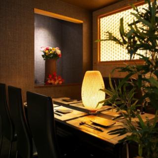 Enjoy delicious horse sashimi and meat sushi in a calm and private space! Private rooms can accommodate 6 to 30 people!