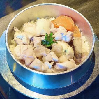 新名產「當地雞鍋飯」的鮮味全套套餐◆肉丸塚、櫻花湯汁、高湯捲等8道菜◆3500日元→2500日元