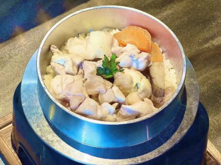 新名產「當地雞鍋飯」的鮮味全套套餐◆肉丸塚、櫻花湯汁、高湯捲等8道菜◆3500日元→2500日元