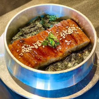 新名產「鰻魚釜飯」的鮮味全套套餐 ◆炸雞、櫻花湯汁、肉丸墩等8道菜品 ◆3,600 → 2,600日元