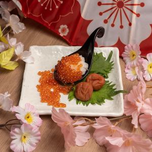 Salmon roe and grated plum