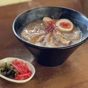 味玉豚骨ラーメン