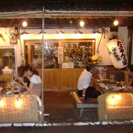 お一人様でも入りやすい外観で、店内はアットホームで懐かしい雰囲気漂う空間が人気です！忘年会や少人数宴会のご利用をお待ちしております♪