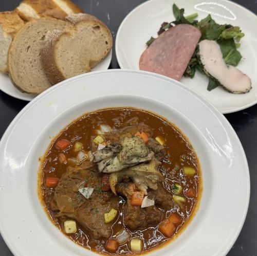 牛スネ肉のグーラッシュ