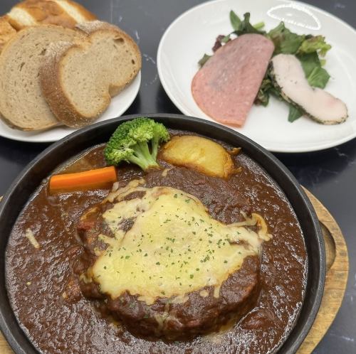 自家製ハンバーグ　ポテトチーズクリーム＆トマトデミソース