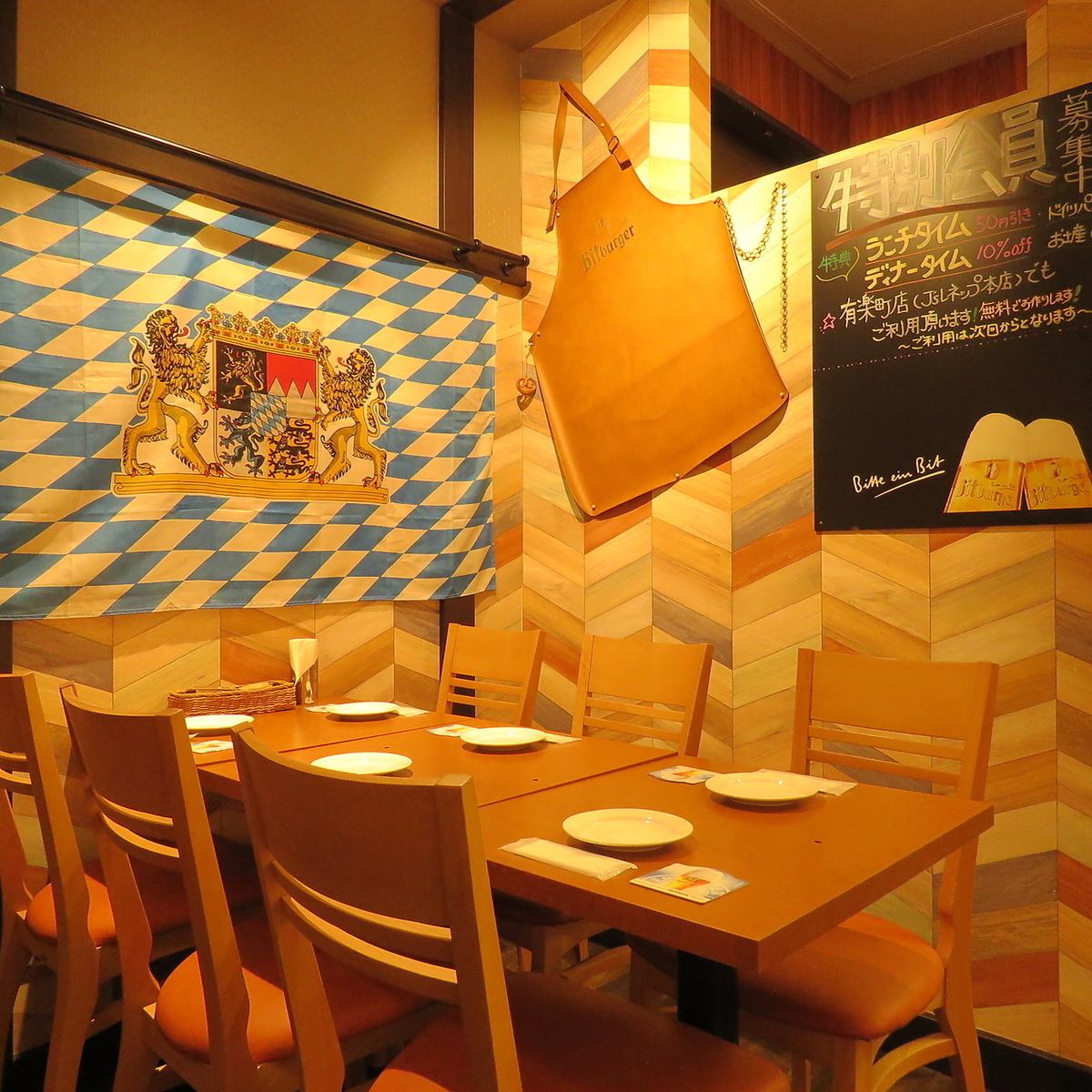 隠れ家的な落ち着いた雰囲気の店内。