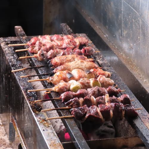 炭火焼ならではの香ばしさと旨みが凝縮された串焼き!