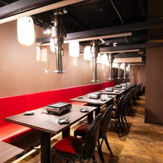 ご人数に合わせて快適なお席へご案内致します。少人数様から団体様までご対応可能な幅広い席を完備しております!