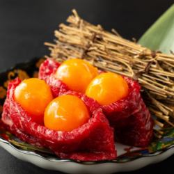 とろける卵黄の国産牛包み焼き