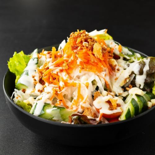 肉屋のガーリックシーザーサラダ