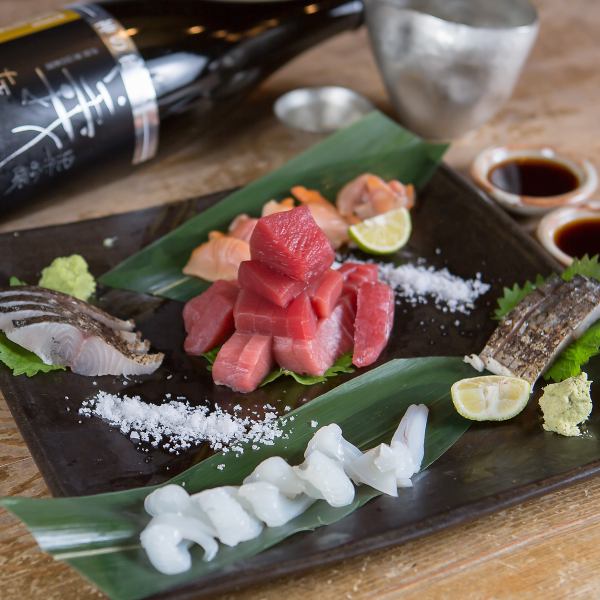 【可享受時令新鮮魚的奢華風味的精緻菜餚◎】每日4種天然生魚片3,700日元（含稅）