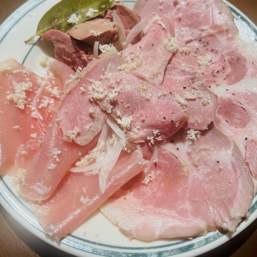 自家製ハムの肉盛りとチーズ