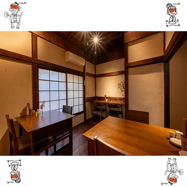 2階建てのフロアにカウンターとテーブルの16席をご用意しております！貸切もOK！どなた様も気兼ねなくご来店くださいませ♪