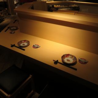 様々なシーンに合わせたお席をご用意しています。少人数から団体様までご対応可能です！