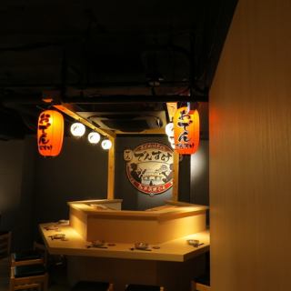 様々なシーンに合わせたお席をご用意しています。少人数から団体様までご対応可能です！