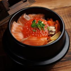 サーモンといくらの親子釜飯