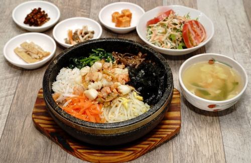 Seafood stone grilled bibimbap