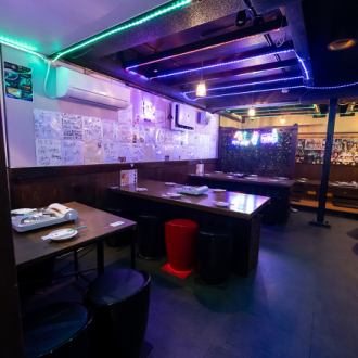 新大久保での大人数でご宴会可能なスペースとなります。各種宴会、飲み会、歓送迎会、同窓会などに好評頂いております。貸切のみならず10名様程度の中規模な飲み会にも対応可能です。ご予算・ご人数などもお電話にてお気軽にご相談くださいませ。