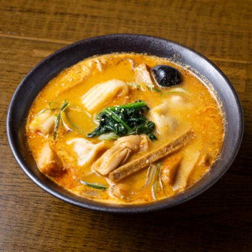 Bun Mo Jam Malatan（高麗菜、Bun Mo Jam、關東煮、粉絲、魚醬、餃子、豆腐皮、竹筍）