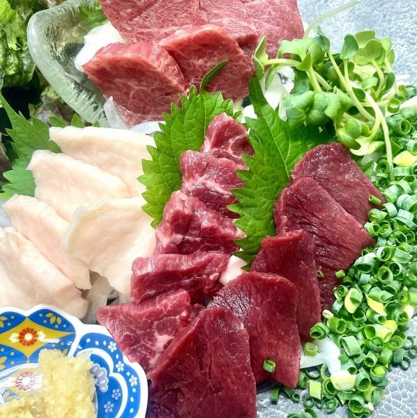 お得に♪ 色々な部位！！厳選馬刺し盛合わせ！1~2人前2830円　3~4人前4030円