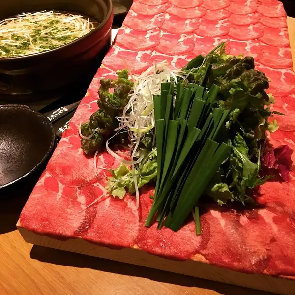 特選牛タンしゃぶしゃぶ!!まったりや自慢♪試行錯誤した出汁!野菜と牛タン♪自家製ポン酢でさっぱりと!