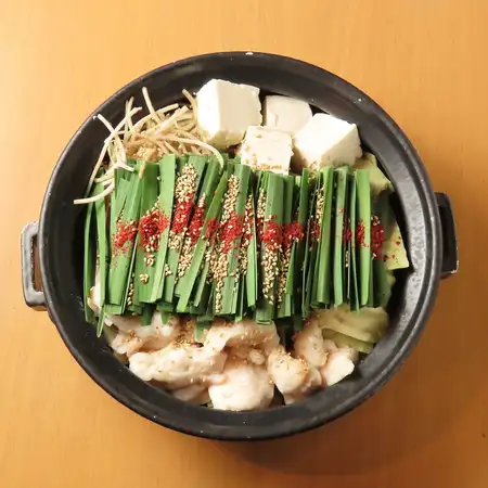 夏バテ知らず!7月限定♪にんにく白味噌もつ鍋で元気チャージ!人数分ご注文で90分飲み放題880円