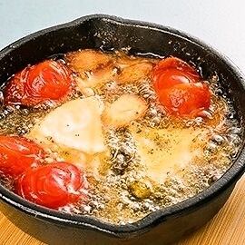 トマトとチーズのアヒージョ