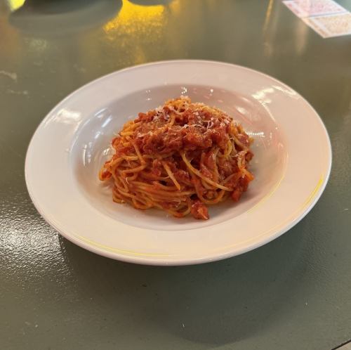 にんにくとモッツァレラのトマトソースパスタ