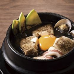 黑色 Sundubu Jjigae