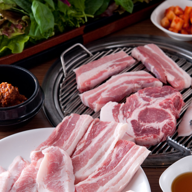 お肉も食べ放題のサンパセット】3種のお肉・新鮮野菜・おかずがぜ～ん