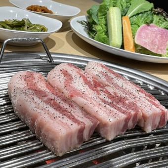 [Makari Herb Pork Extra Thick Samgyeopsal] 2cm thick! Enjoy crispy and juicy Hokkaido brand pork♪
