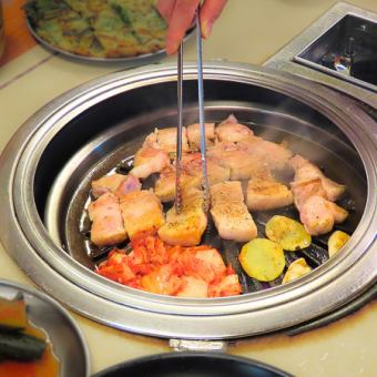 【2時間飲み放題+極厚切りサムギョプサル・選べるチゲ鍋コース4名様より】 7700(税込)