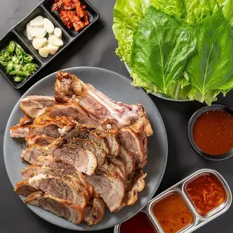 To celebrate the launch of our website! [Enjoy our famous King Pig's Feet and Korean cuisine! 2-hour all-you-can-drink course♪] 6000 yen (tax included)