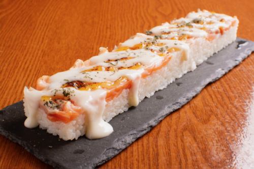Long seared cheese salmon sushi