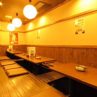 【Zashiki】最多可以使用16人。有4个桌子可容纳4人有4个桌子，你可以自由摆放桌子^ ^它非常适合聚会，所以你可以慢慢坐下