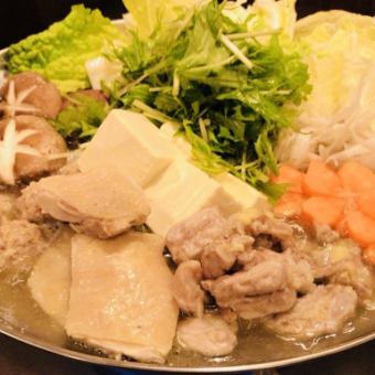 [2H all-you-can-drink included] Plenty of chicken thighs, celery, and meatballs! [8 dishes in total] Chicken covered hotpot course 3,980 yen → 3,500 yen