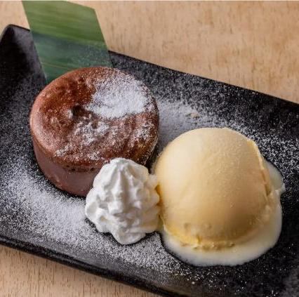 Rich Chocolate Fondant Chocolate & Vanilla Ice Cream